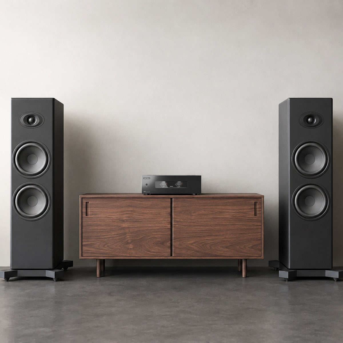 Eversolo AMP-F8 amplifier on a sideboard between floorstanding speakers