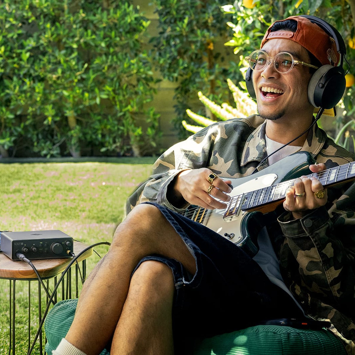 Universal Audio Volt 1 Gen 2, recording guitar outdoors
